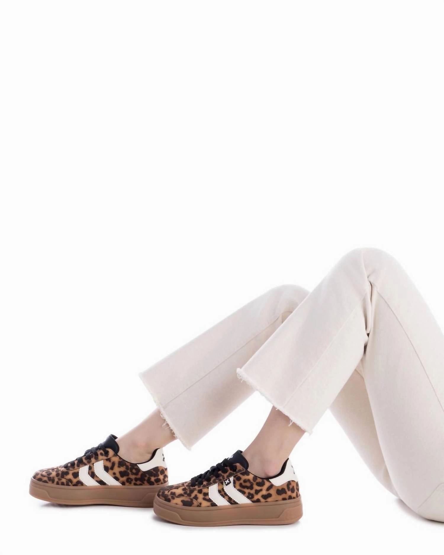 High Cut Sneakers Women's 144584 Sneakers In White