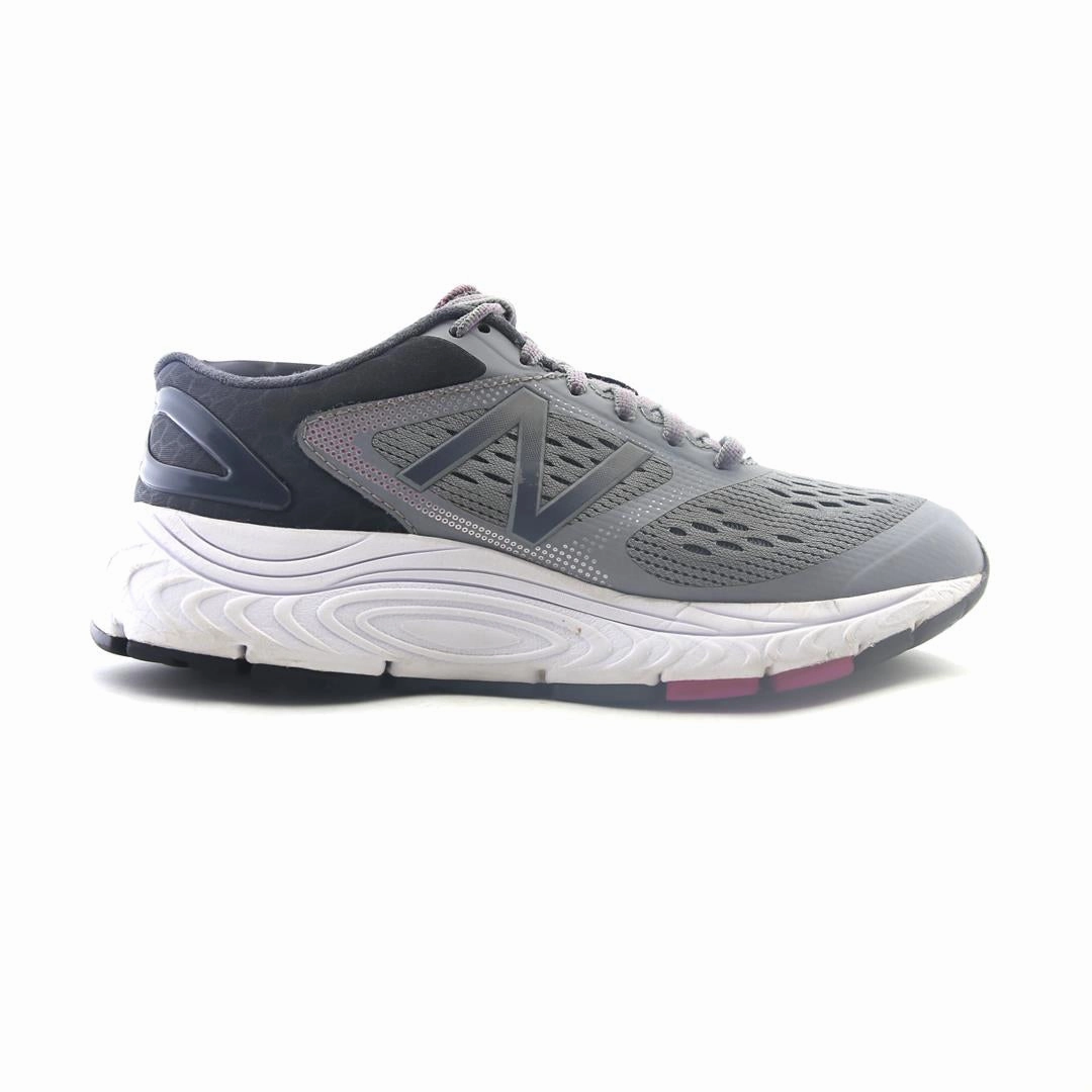 515 New Balance Black NEW BALANCE 840V4