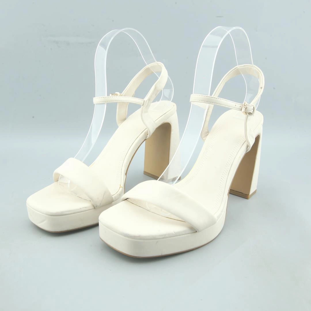 STRADIVARIUS . Skirt And High Heels