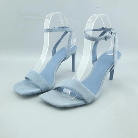 High Heels On And Diamonds Around Your Neck Lyrics STRADIVARIUS .