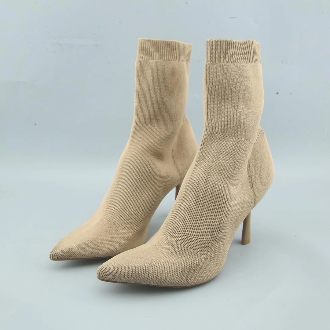 STRADIVARIUS . Heeled Crocs