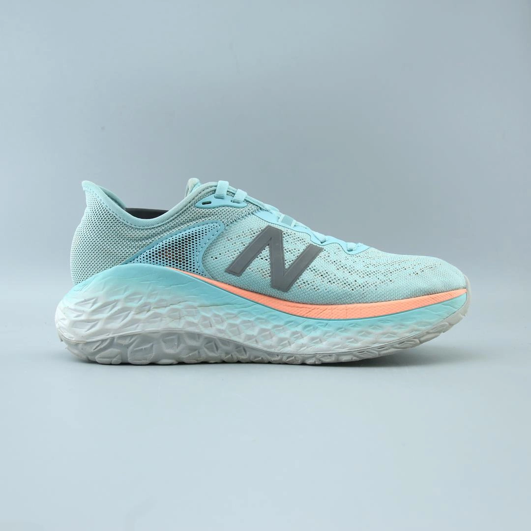 NEW BALANCE FRESH FOAM MORE V2 Running Shoe Overpronation