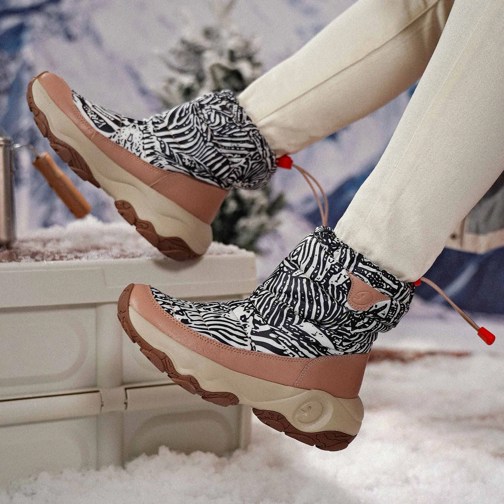 Wild Black & White Cazorla IV Women Pull On Boots