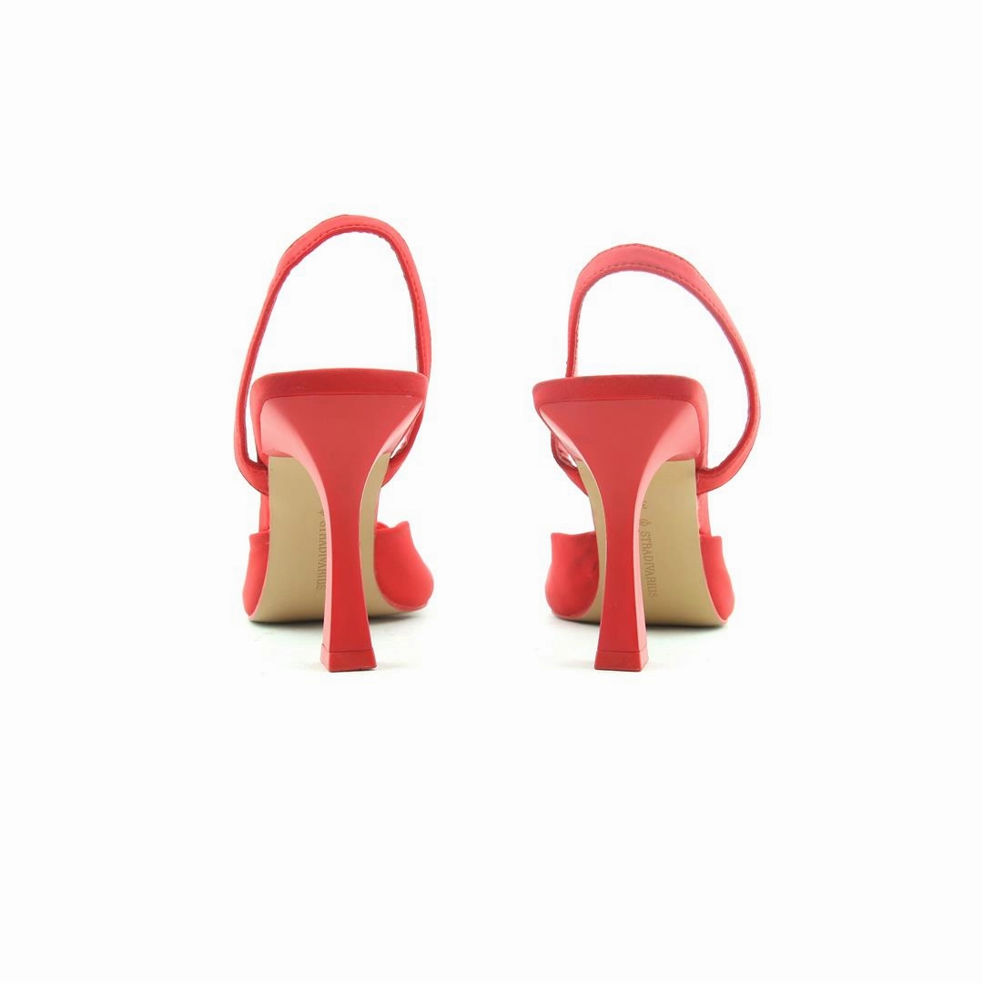 STRADIVARIUS . Shoe Chair High Heel