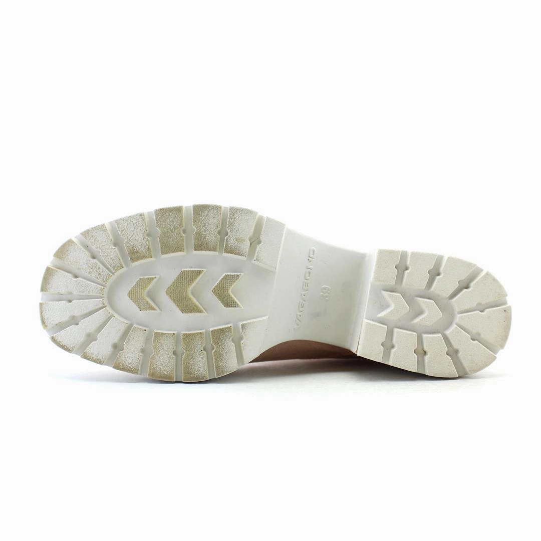 VAGABOND . High Heels And Bikinis