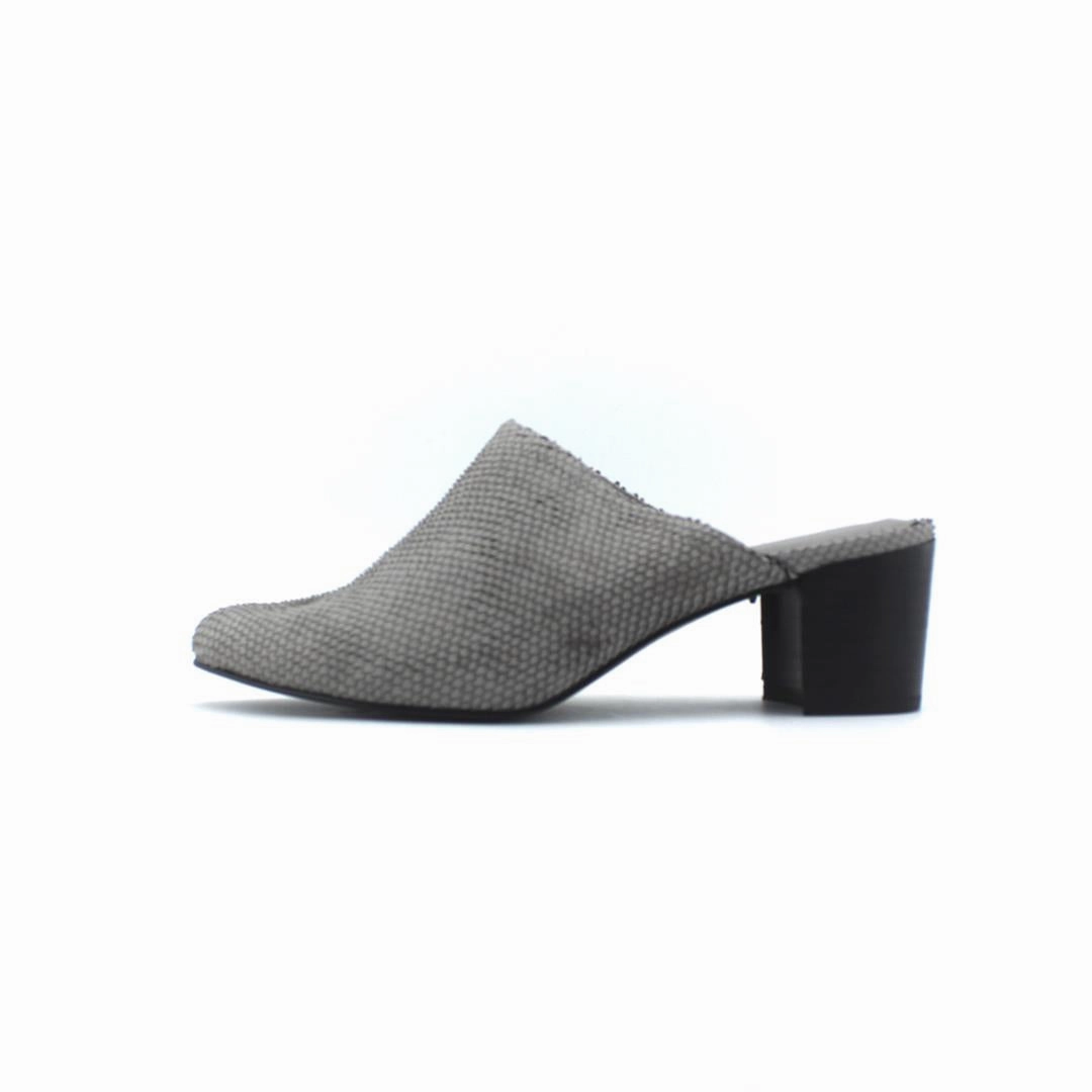 VERY VOLATILE BASQUE Domina In High Heels