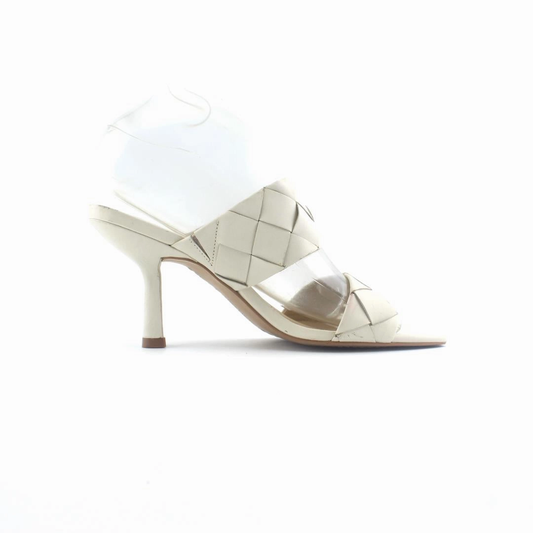 High Heels Spanish Movie VINCE CAMUTO .