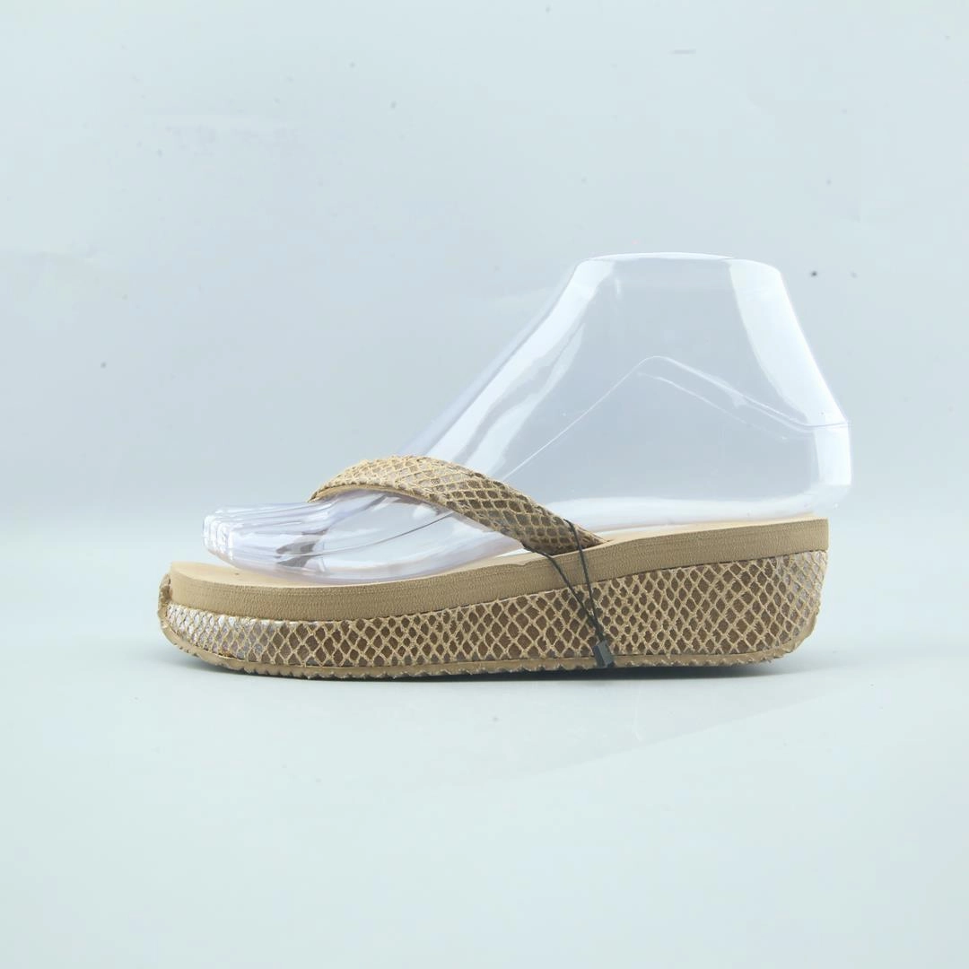 Slippers On Black Friday VOLATILE .