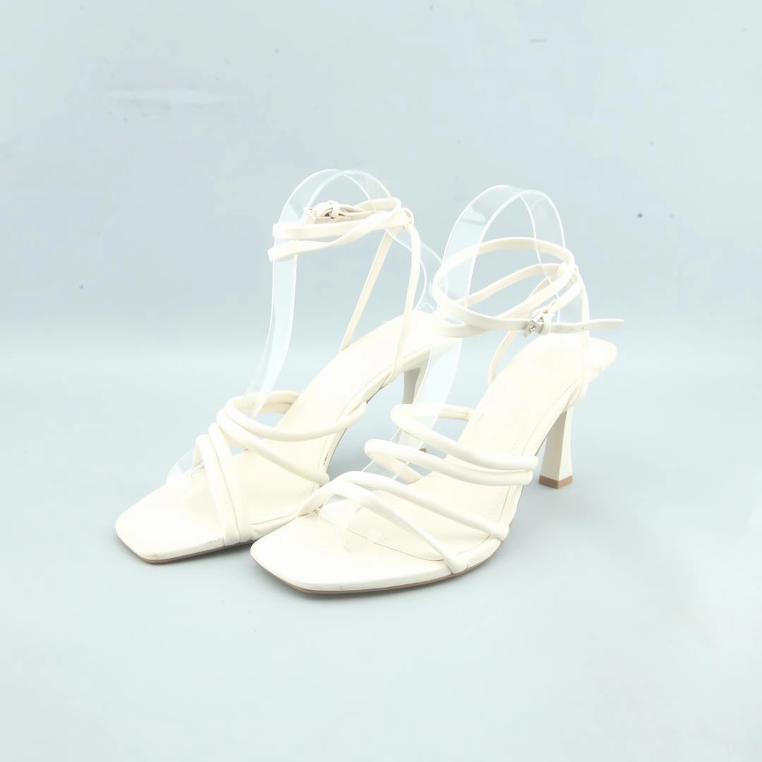 High Heel Shoes Synonym STRADIVARIUS .