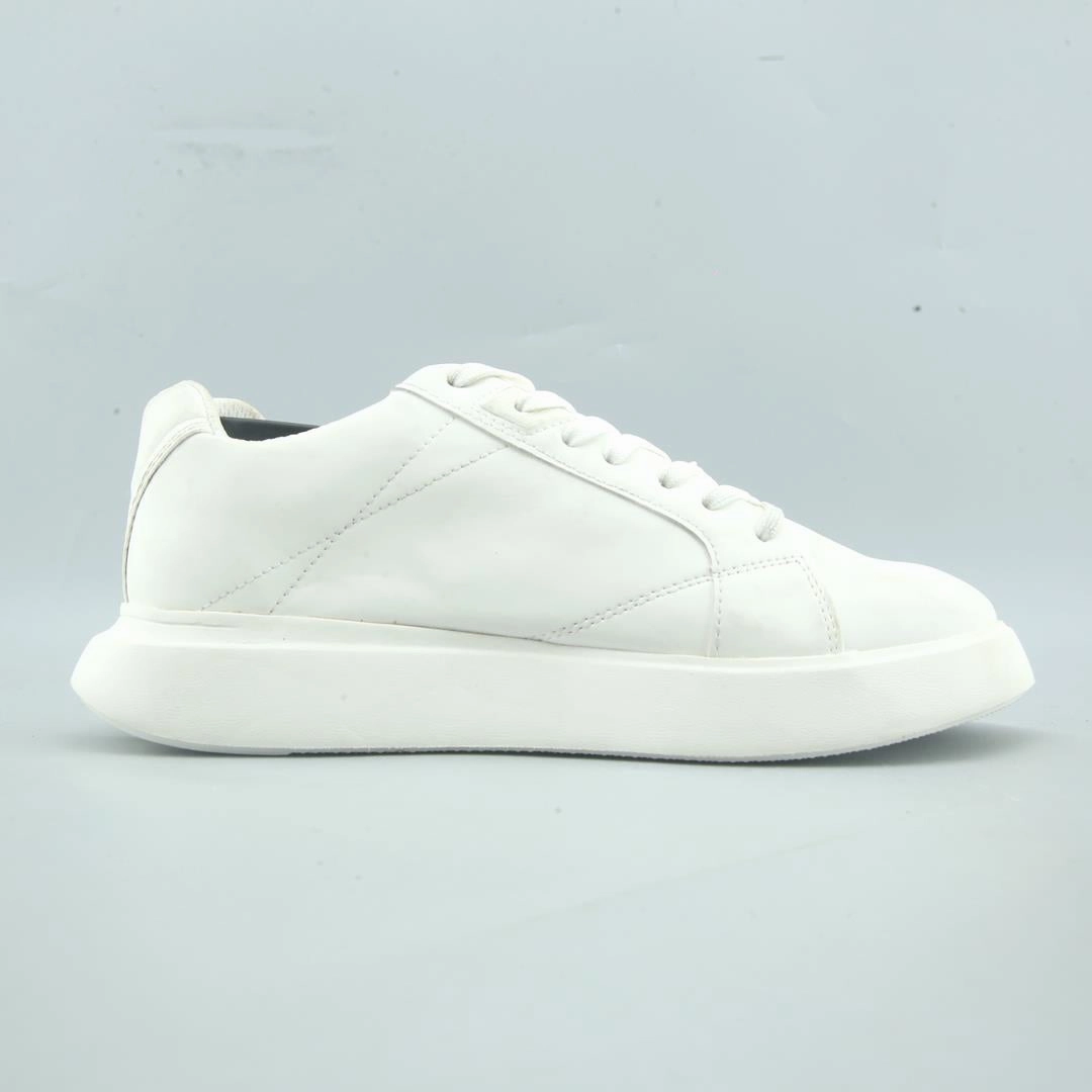 Sports Shoes Vs Casual Shoes ZARA. .