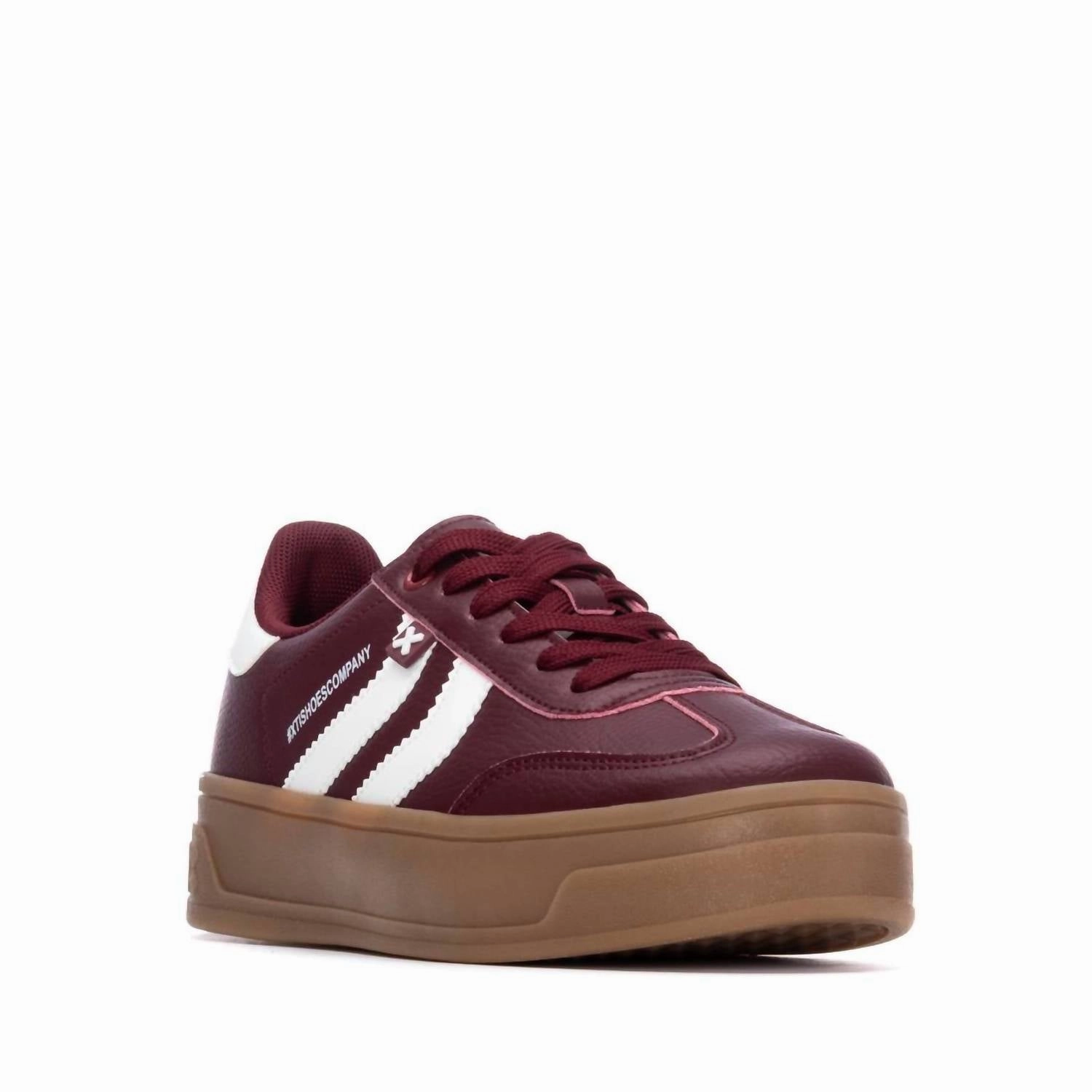 Women's 144585 Round Toe Sneakers In Burgundy Low Profile Sneakers