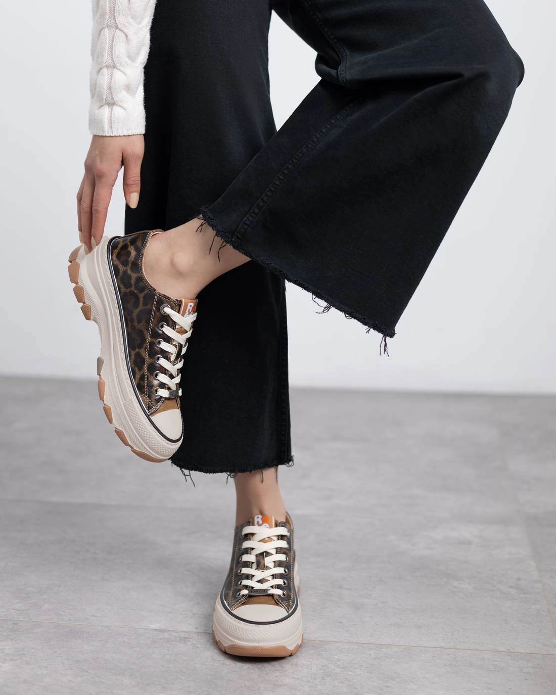 Urban Outfitters Sneakers Women's Casual Sneakers Refresh Collection By XTI