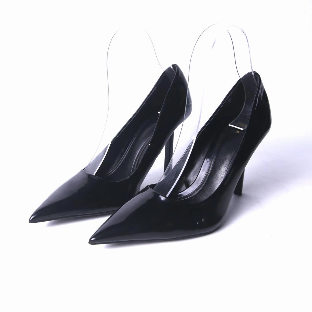 Fuzzy High Heels ZARA. .