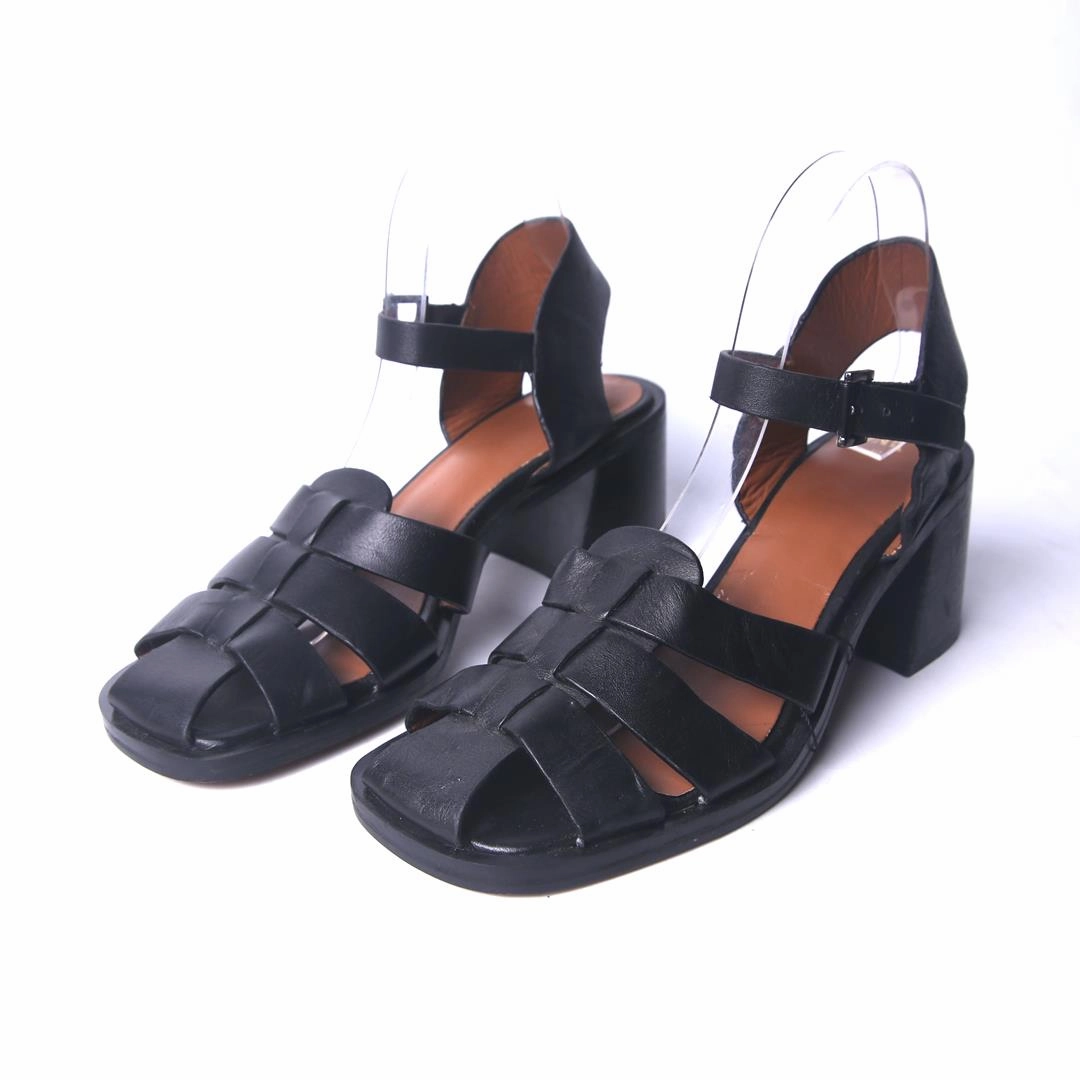 ZARA. . Unique Heel Shoes